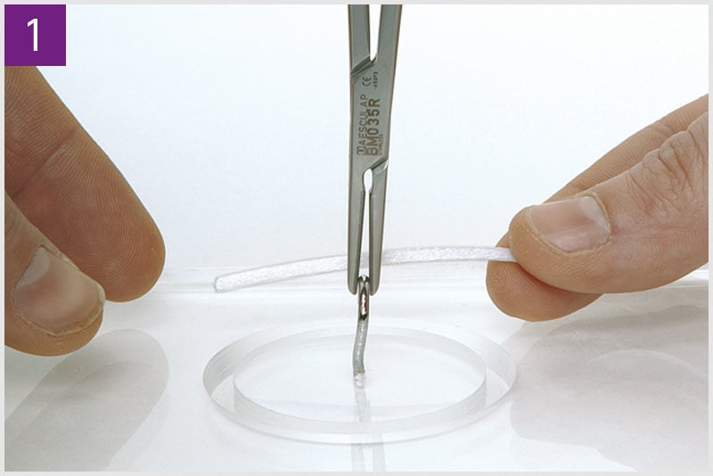 01_Ligation around haemostatic clamp Common technique